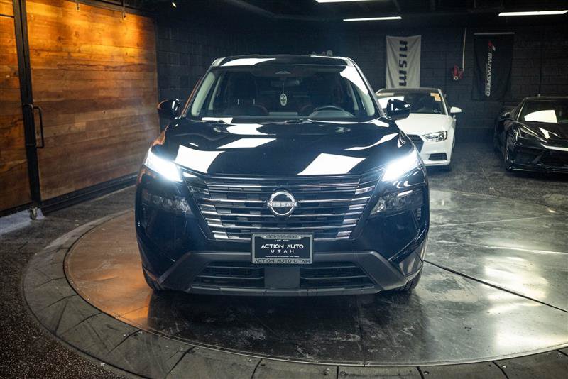 Used 2025 Nissan Rogue SV FWD image 4