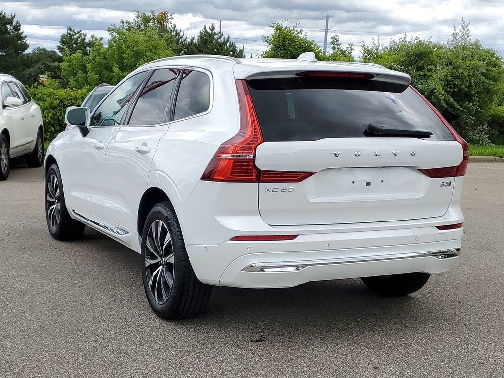 Used 2023 Volvo XC60 B5 Plus AWD/4WD image 3