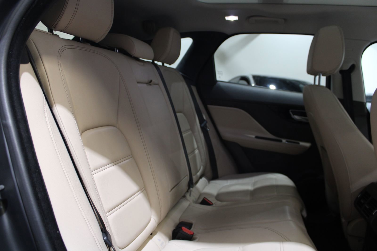 Used 2017 Jaguar F-PACE Prestige image 18