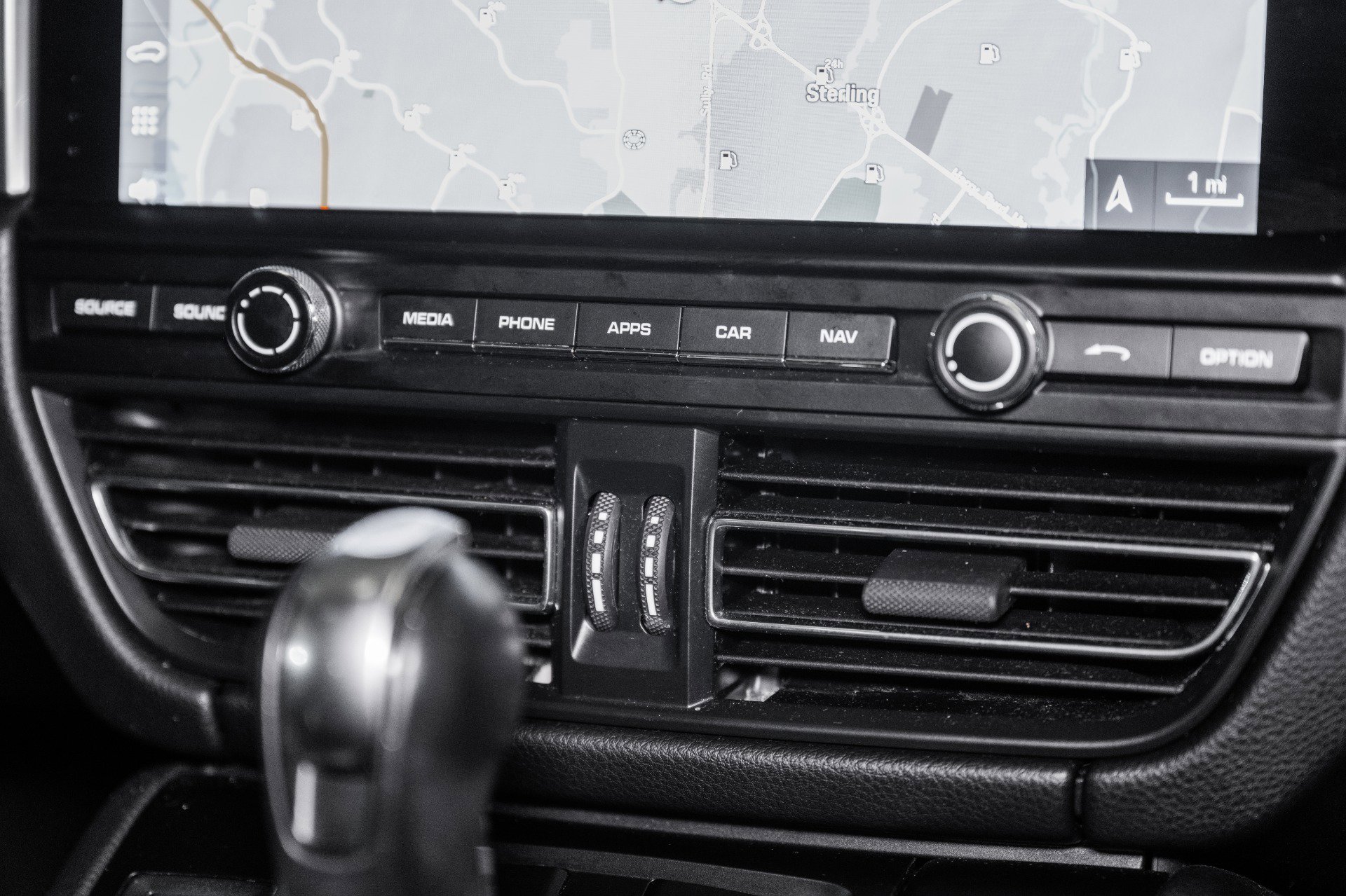 Used 2021 Porsche Macan S image 39