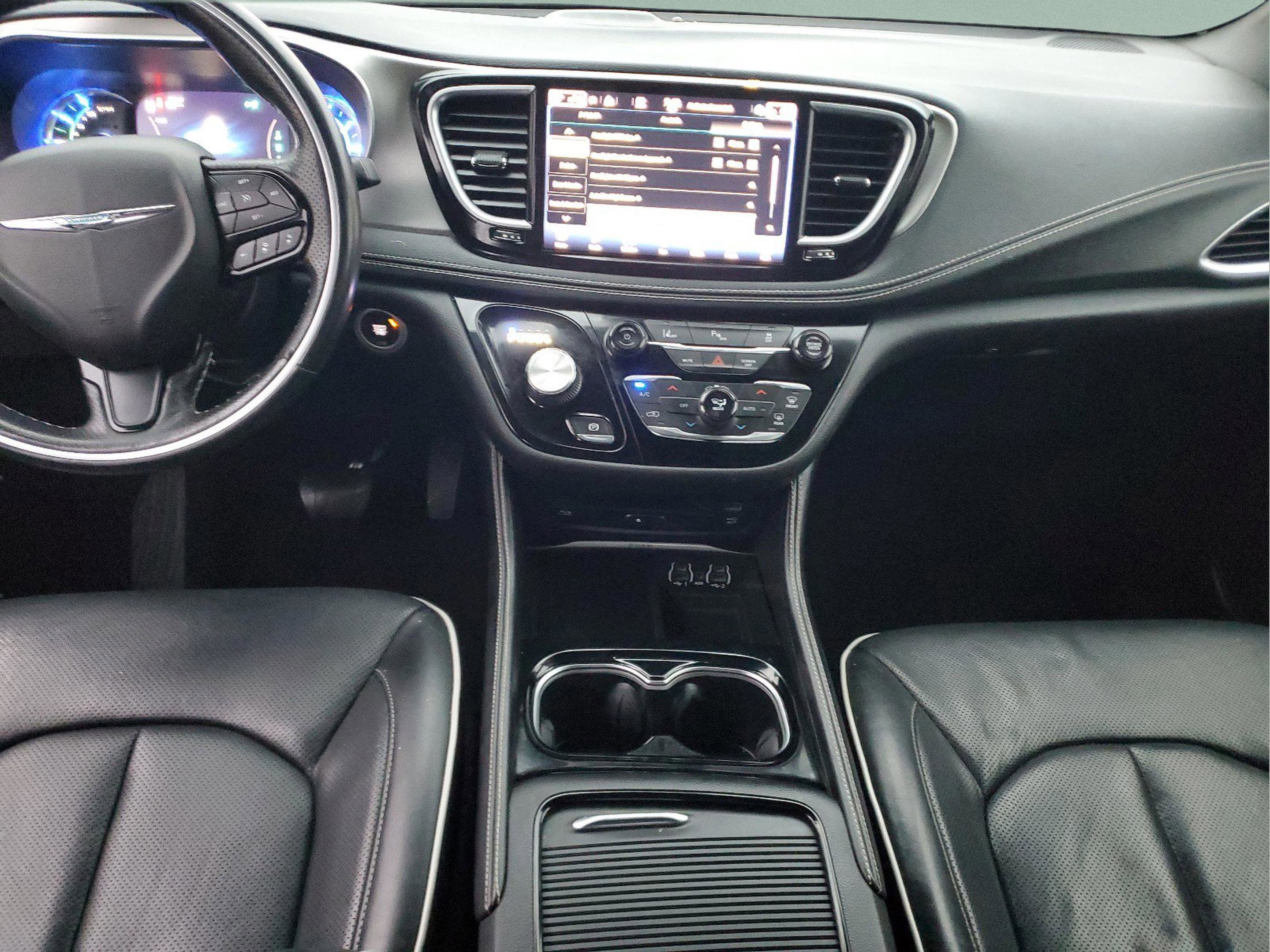 Used 2021 Chrysler Pacifica Limited w/ Uconnect Theater Family Group image 24