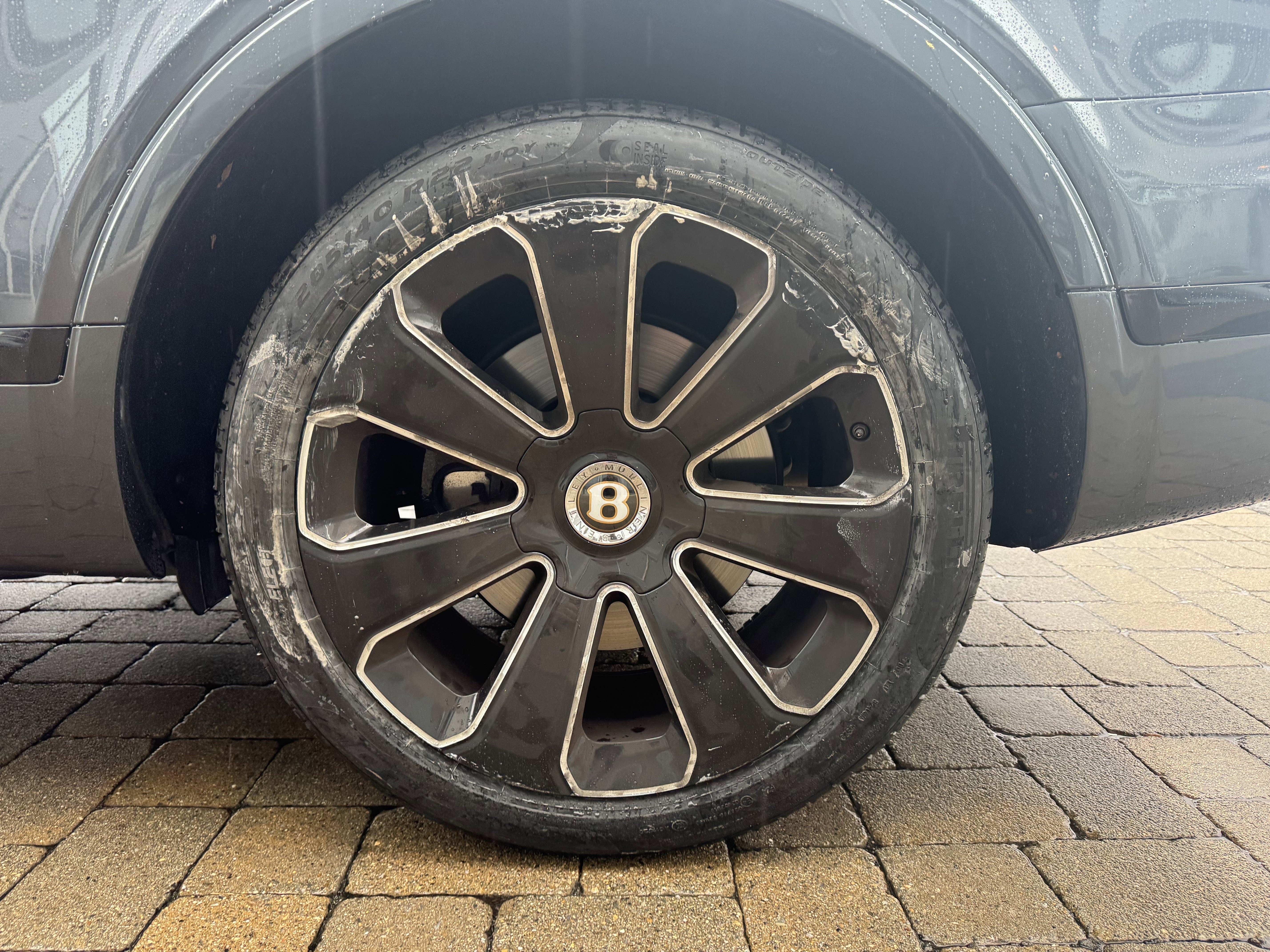 Used 2020 Bentley Bentayga image 27