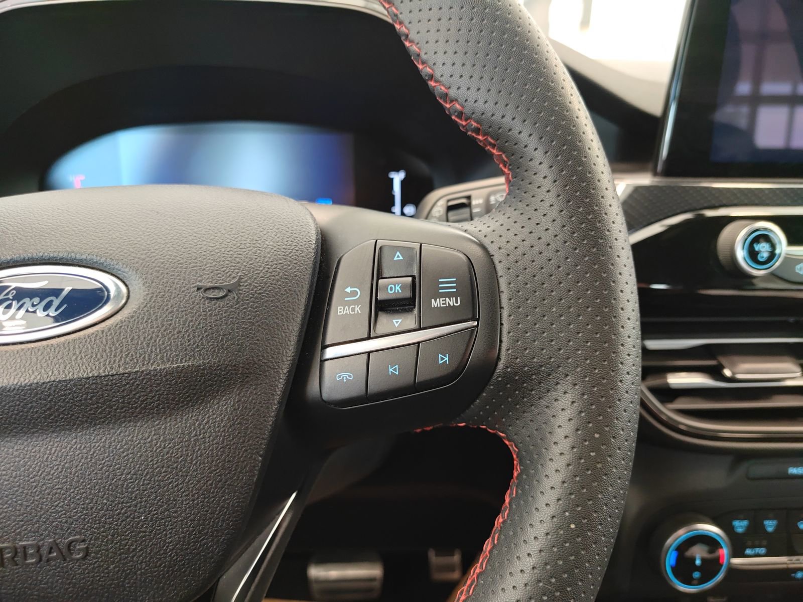 Used 2024 Ford Escape ST-Line image 13