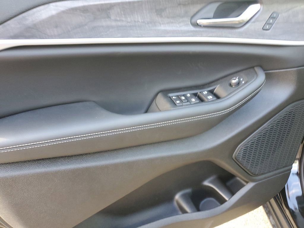 Used 2024 Jeep Grand Cherokee Limited w/ Black Appearance Package image 13