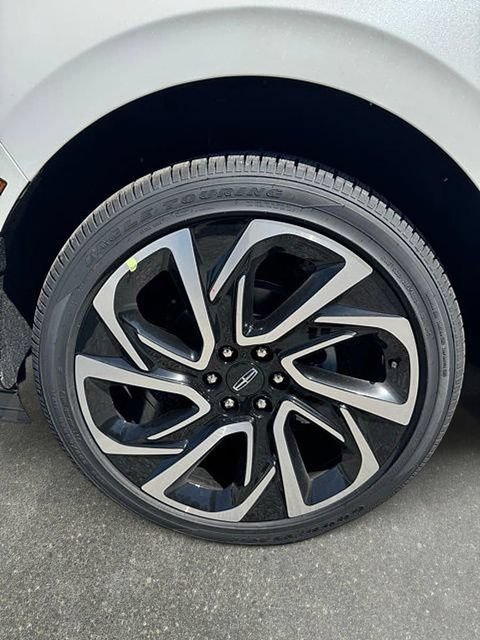 New 2026 Lincoln Navigator L Reserve AWD/4WD image 8