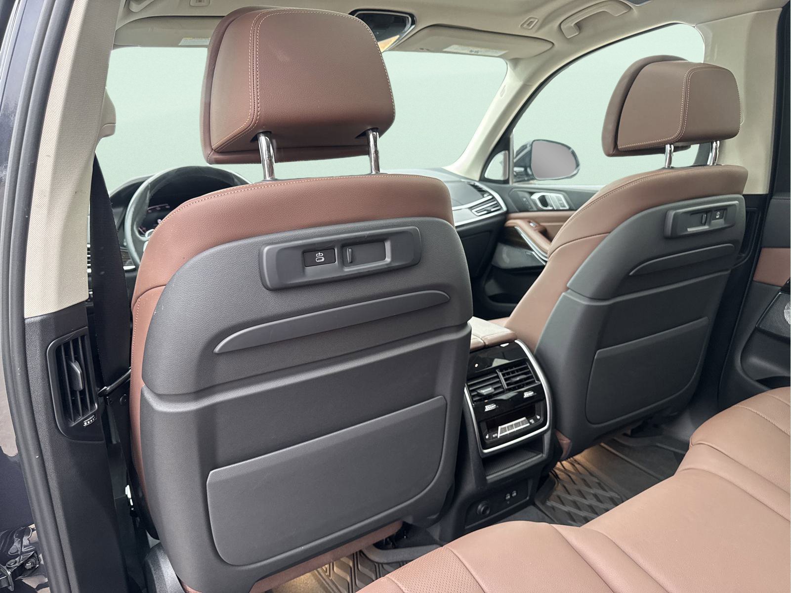 Used 2020 BMW X7 xDrive50i w/ Cold Weather Package AWD/4WD image 29