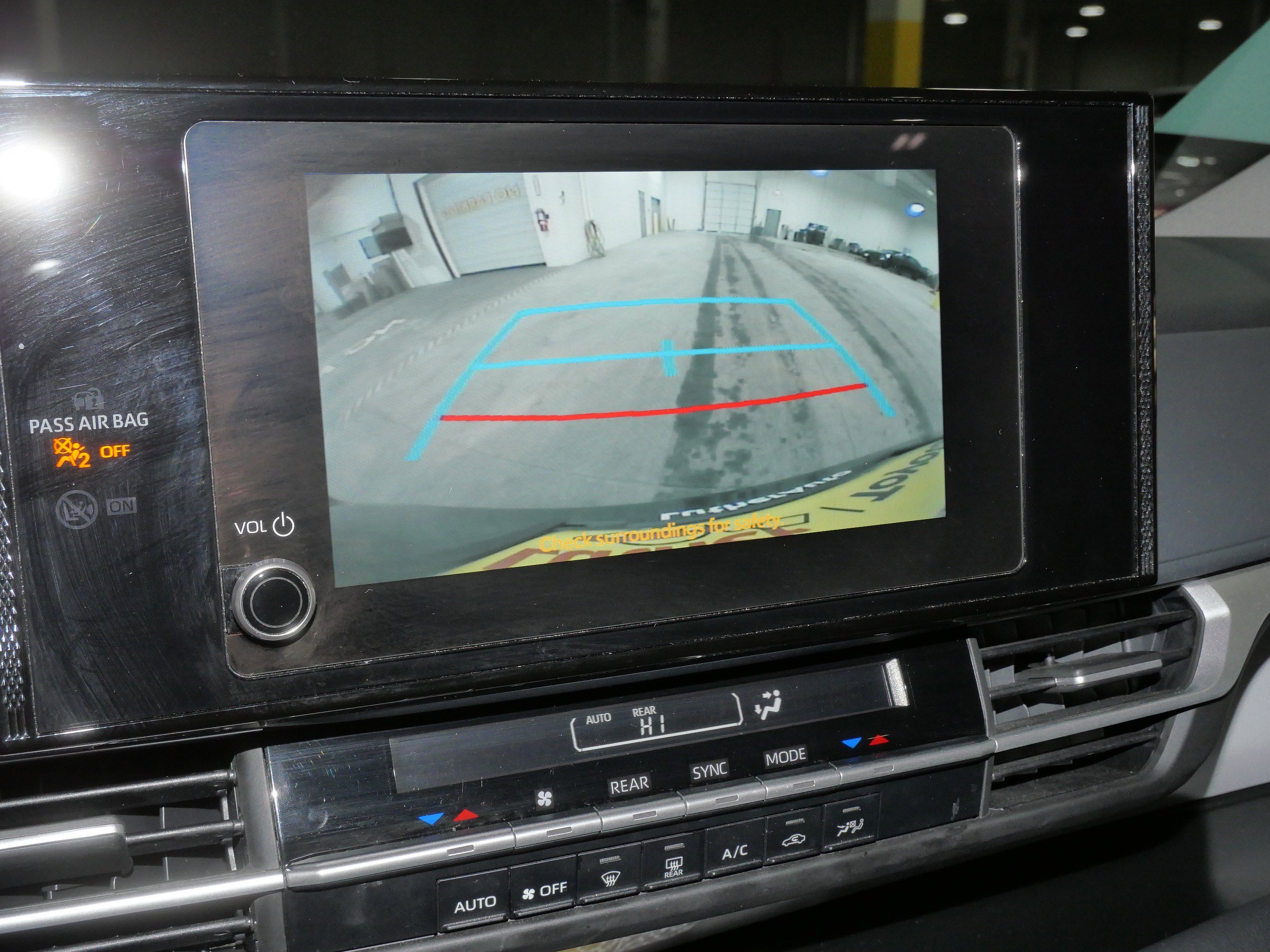 Certified 2025 Toyota Sienna LE image 32