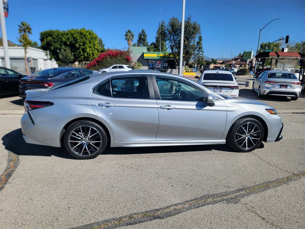 Used 2023 Toyota Camry SE image 4