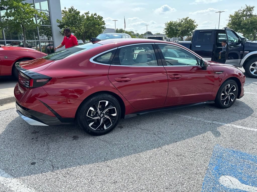 Used 2025 Hyundai Sonata SEL FWD image 30