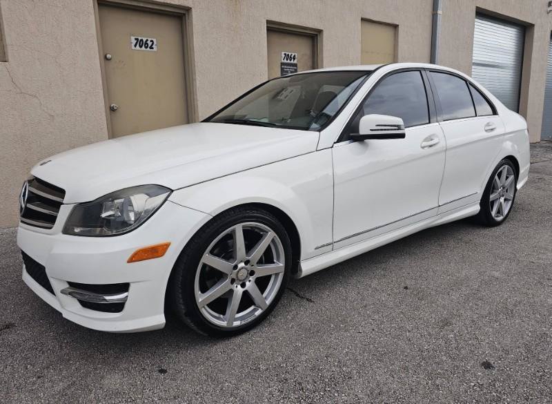 Used 2014 Mercedes-Benz C 250 Sedan image 3