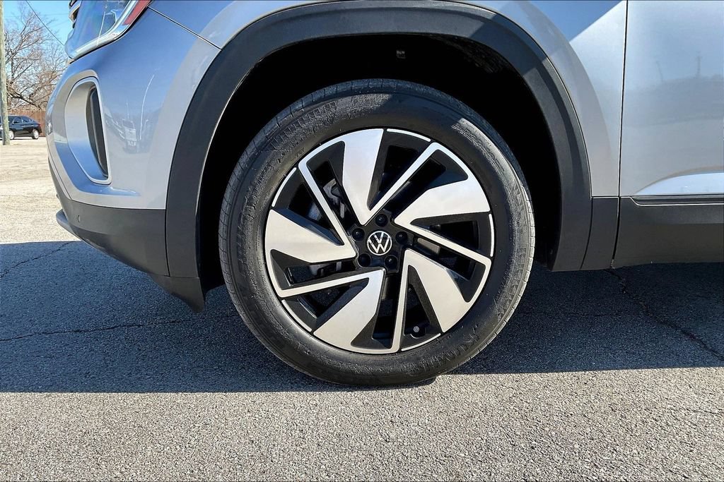 Used 2024 Volkswagen Atlas SE AWD/4WD image 32