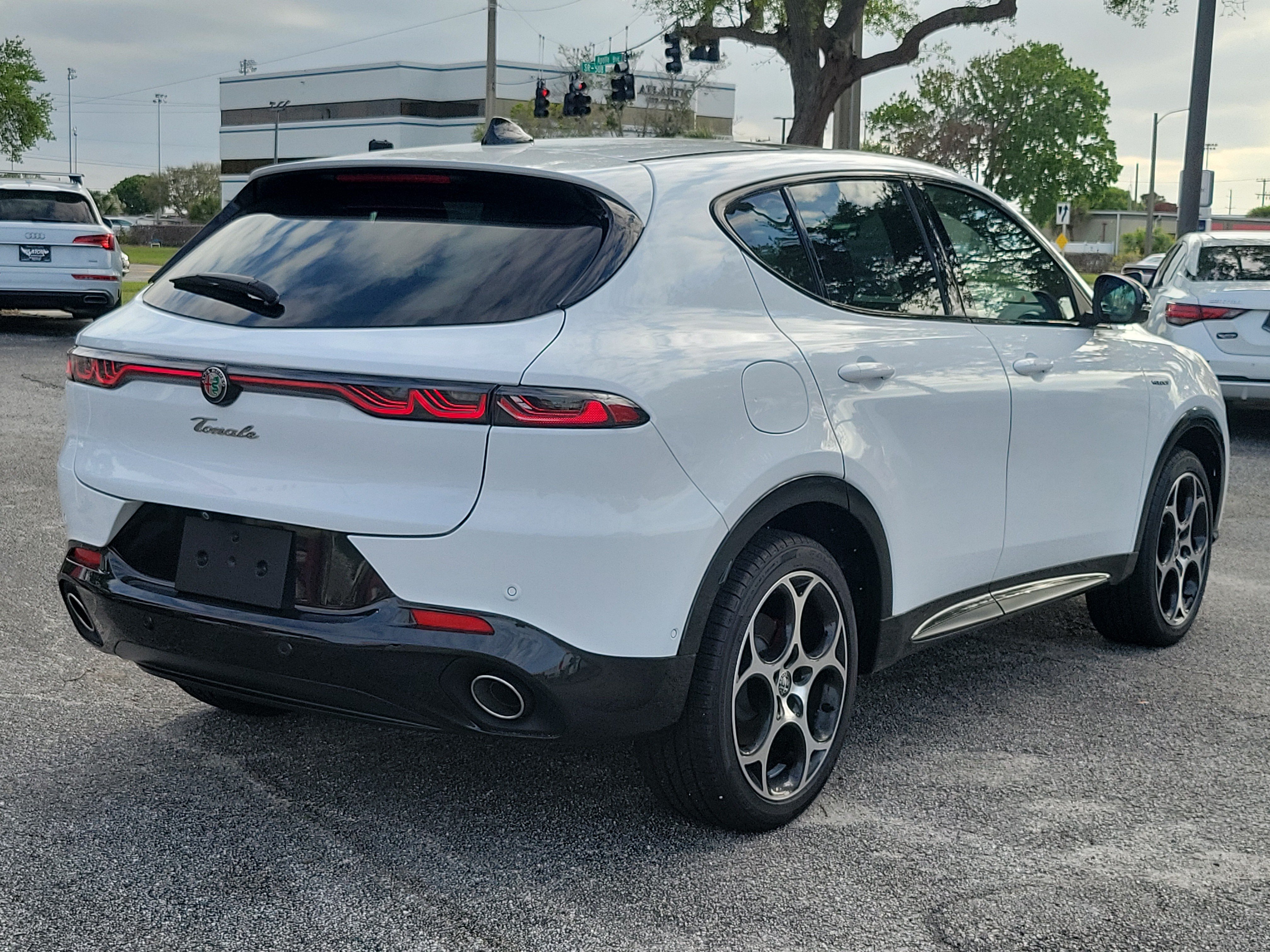 Used 2024 Alfa Romeo Tonale Ti AWD/4WD image 4