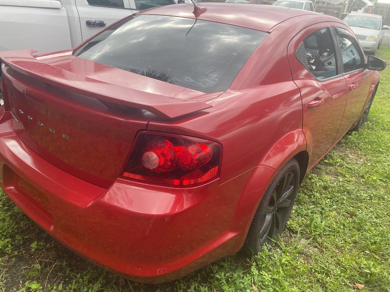 Used 2014 Dodge Avenger SE w/ Blacktop Package FWD image 3