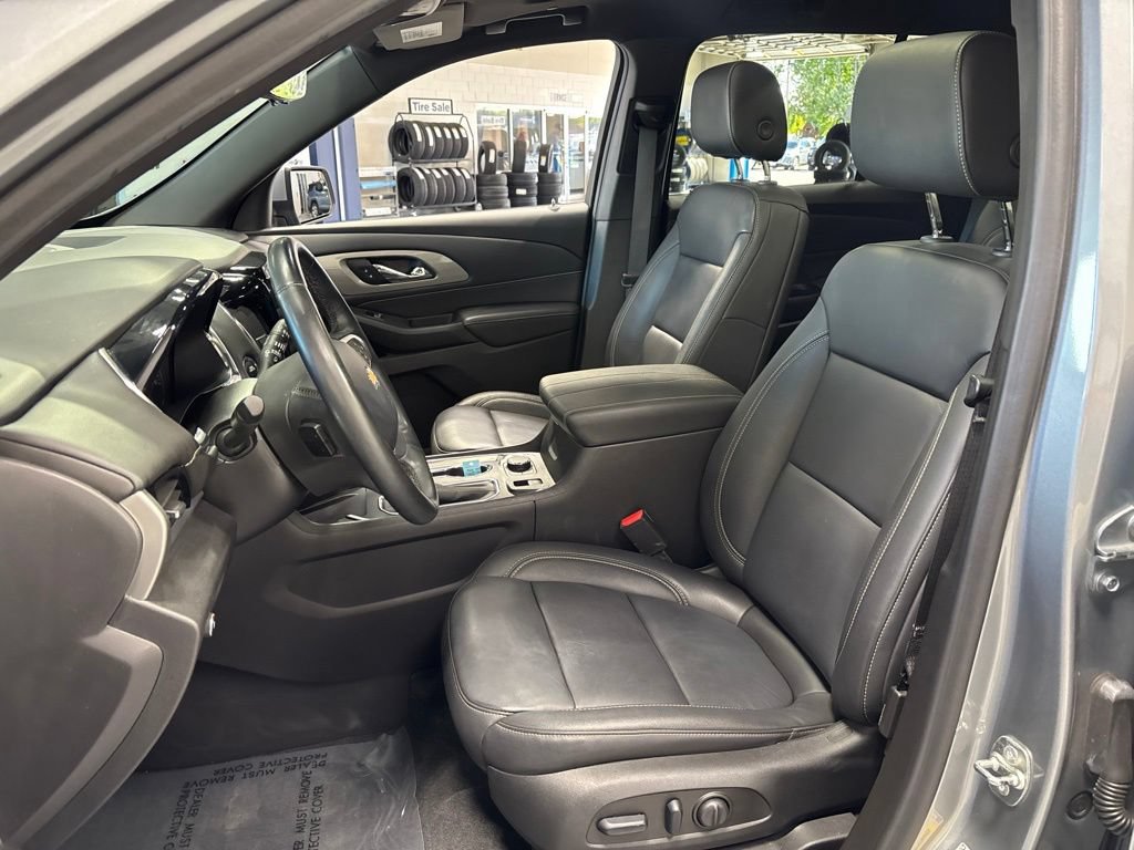 Used 2023 Chevrolet Traverse LT w/ LT Premium Package AWD/4WD image 10