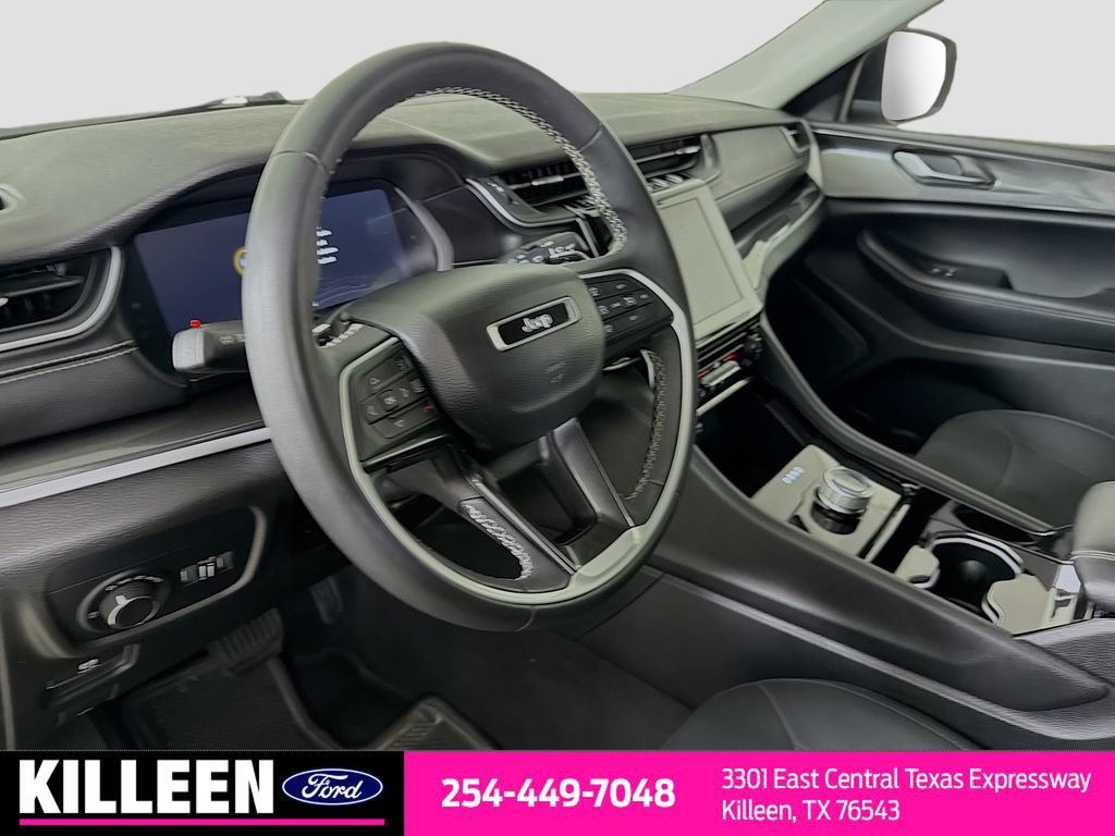 Used 2023 Jeep Grand Cherokee Laredo AWD/4WD image 11