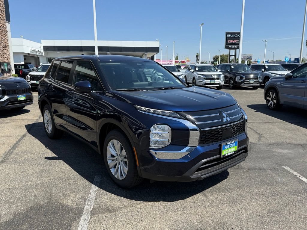 New 2026 Mitsubishi Outlander ES FWD image 2