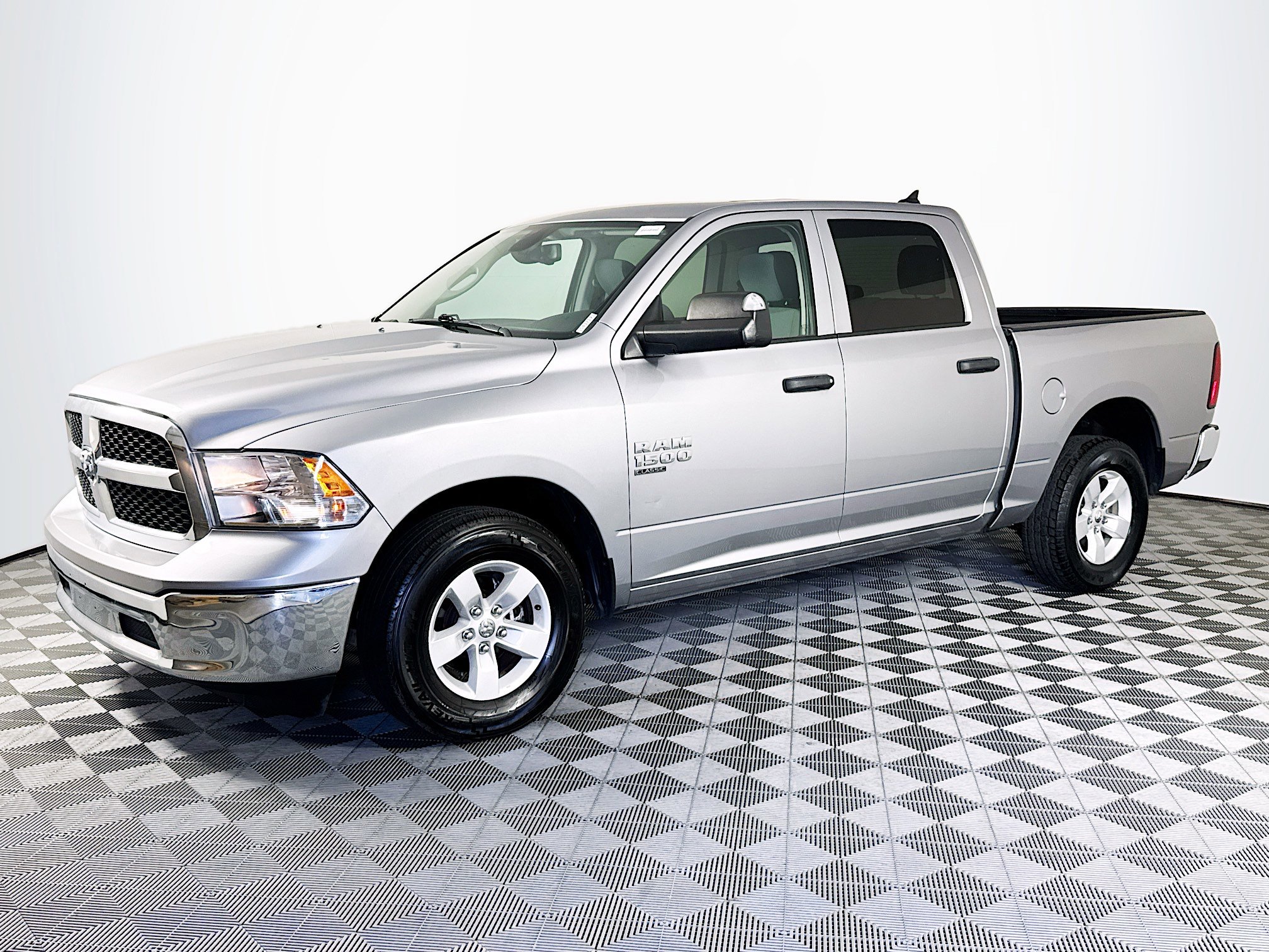 Used 2023 RAM 1500 Classic SLT w/ Trailer & Traction Group image 4