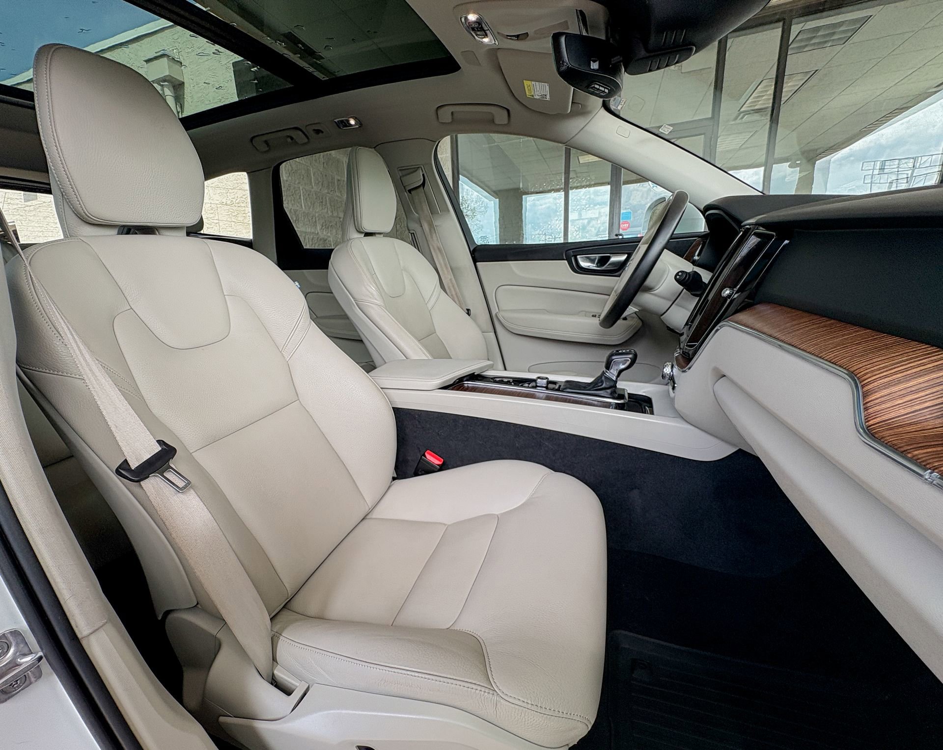 Used 2021 Volvo XC60 T5 Momentum w/ Advanced Package image 17