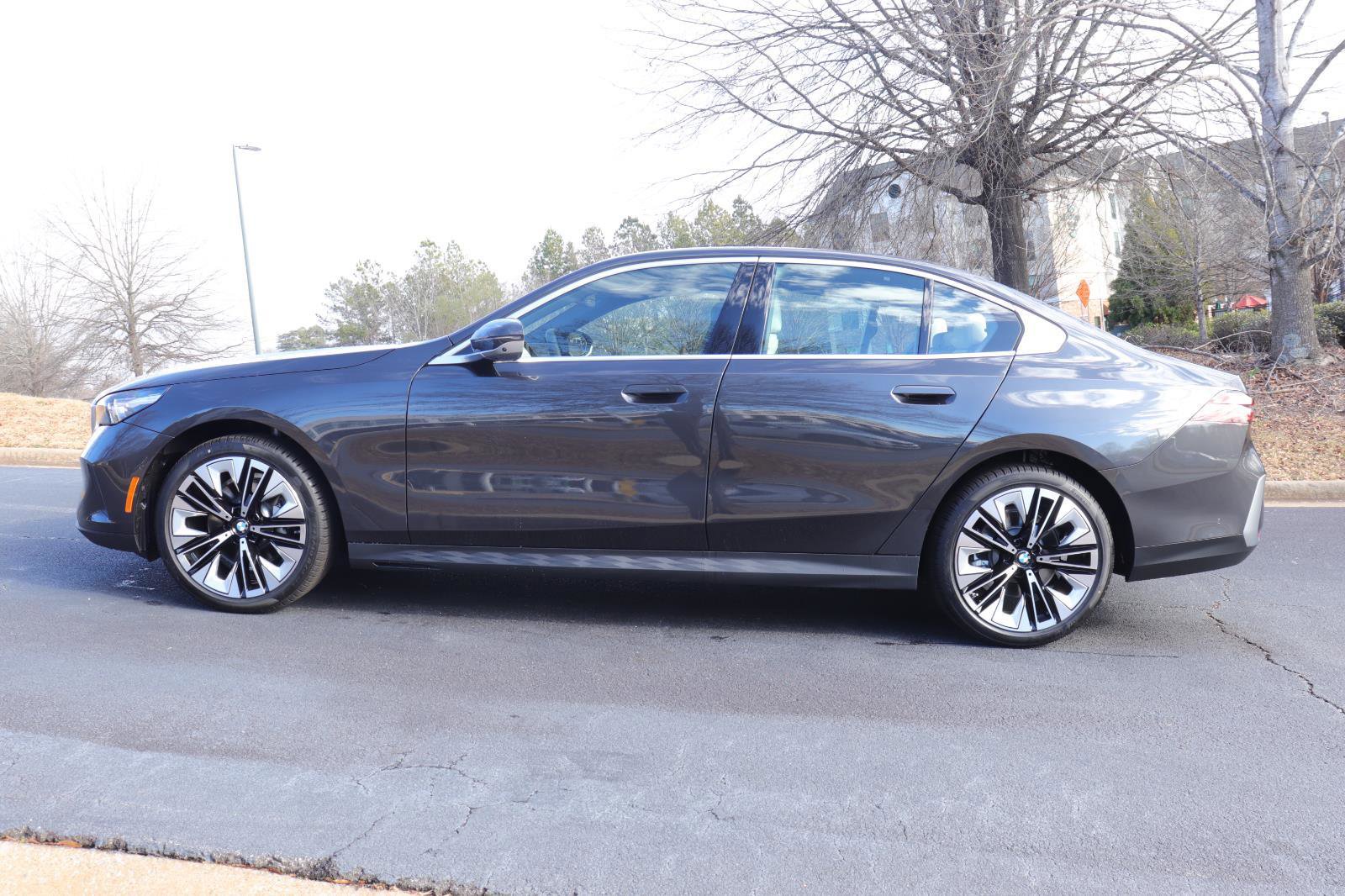 Used 2025 BMW 530i w/ Executive Package image 5