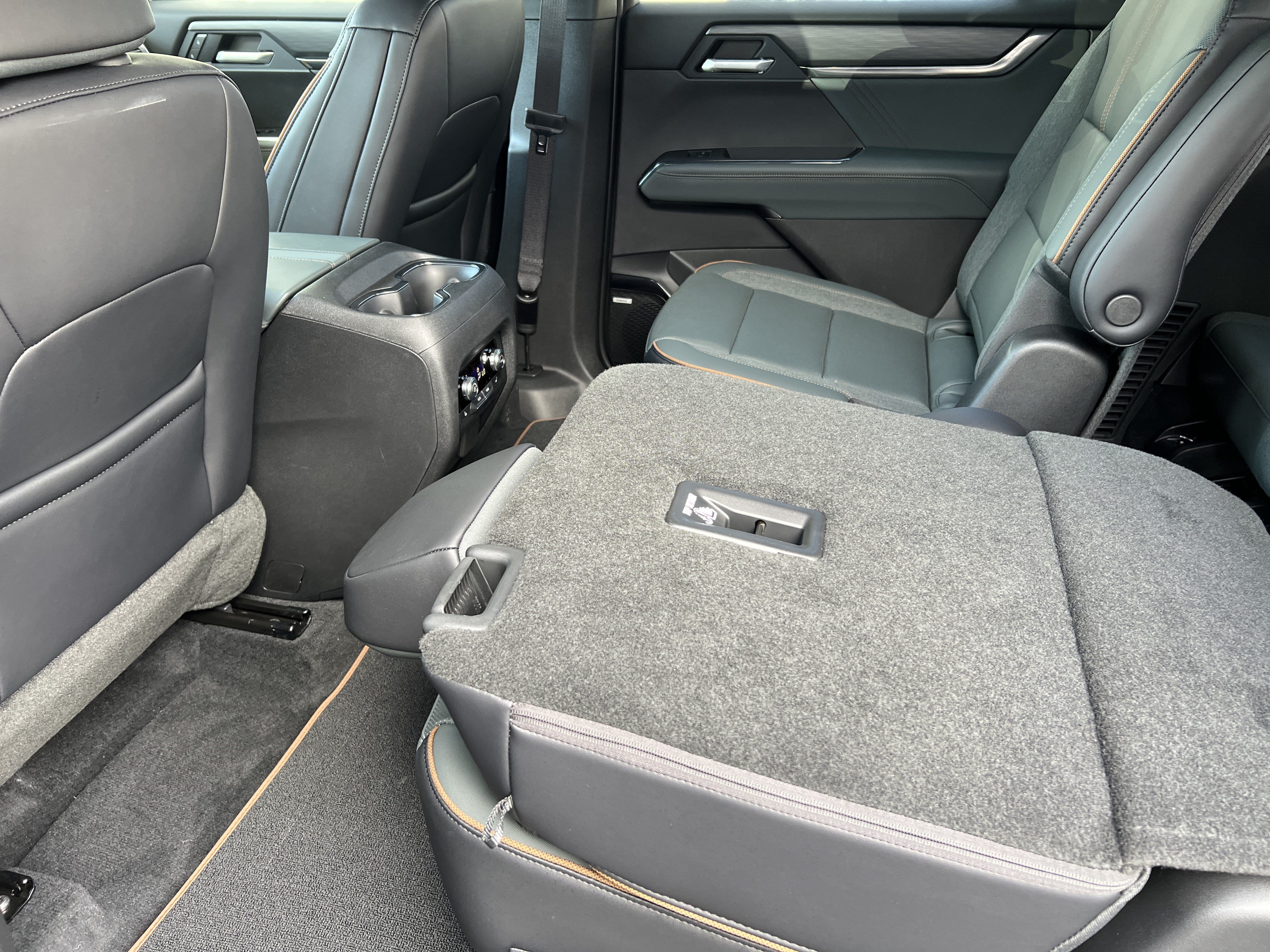 New 2026 GMC Acadia AT4 w/ Luxury Package AWD/4WD image 18