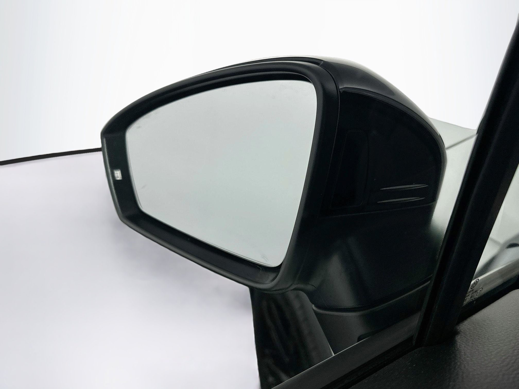 Used 2023 Volkswagen Tiguan SE R-Line FWD image 16