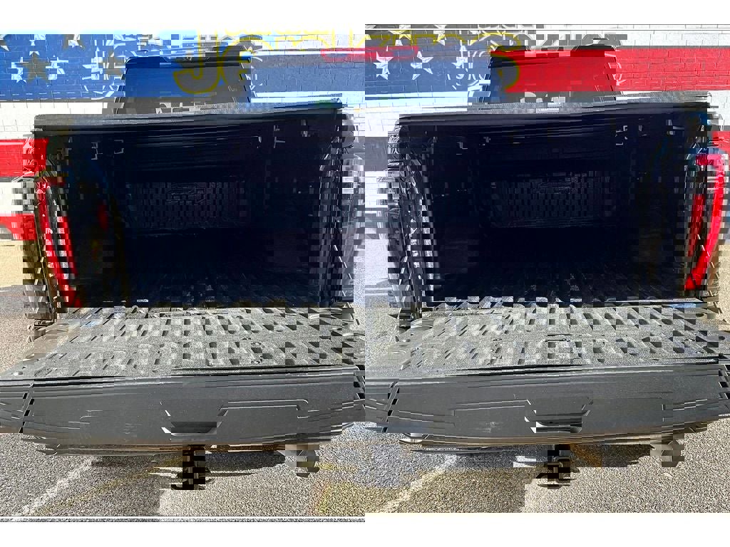 Used 2024 GMC Sierra 2500 AT4 image 31