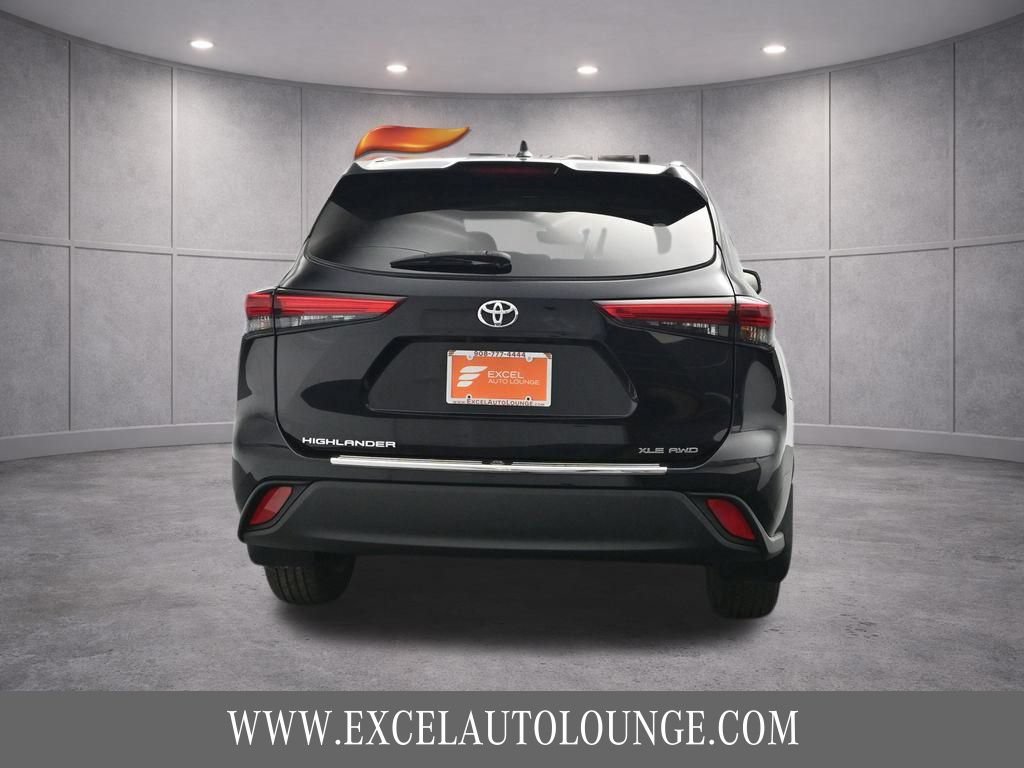Used 2022 Toyota Highlander XLE AWD/4WD image 7