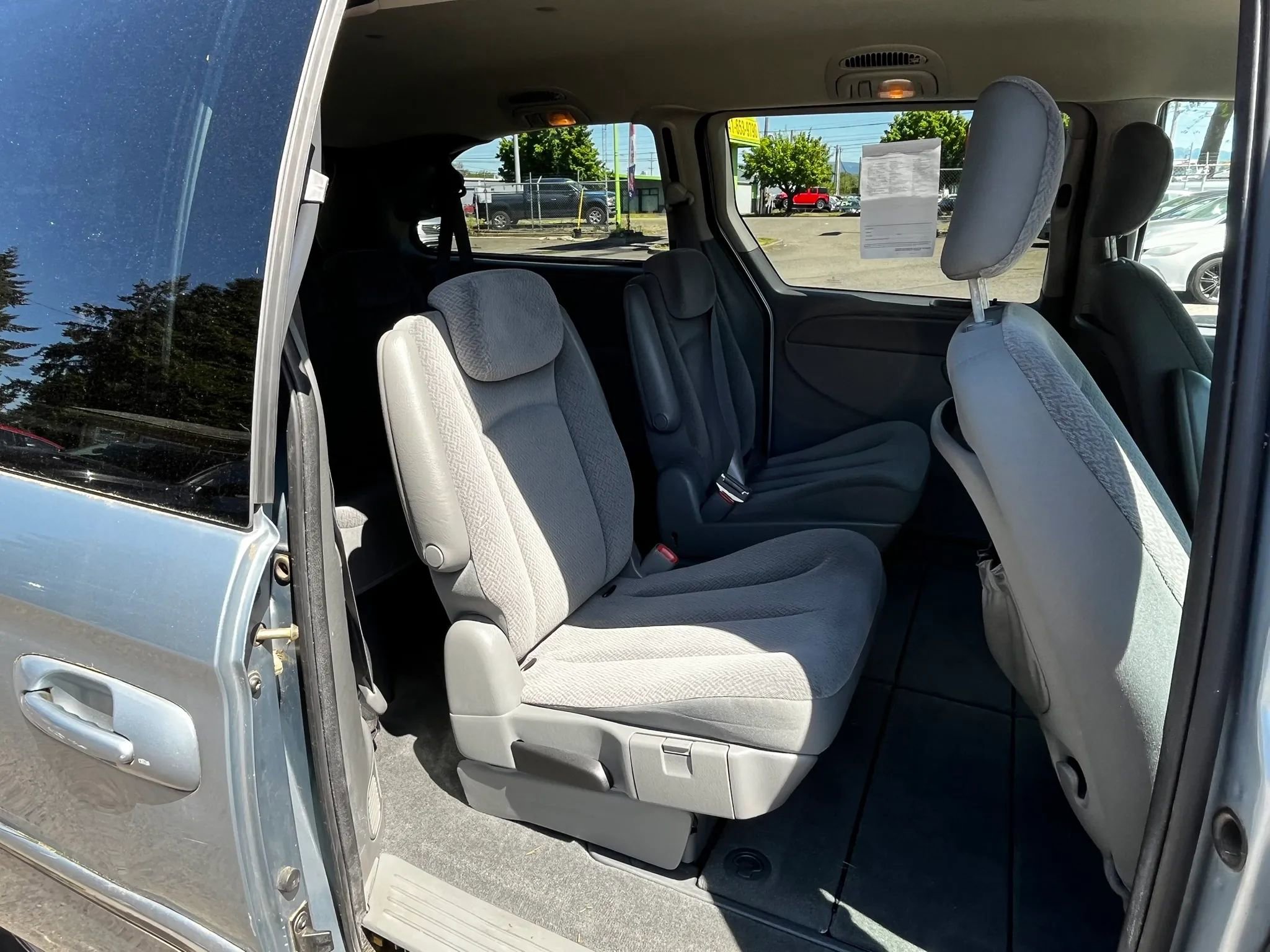 Used 2006 Chrysler Town & Country Touring FWD image 15