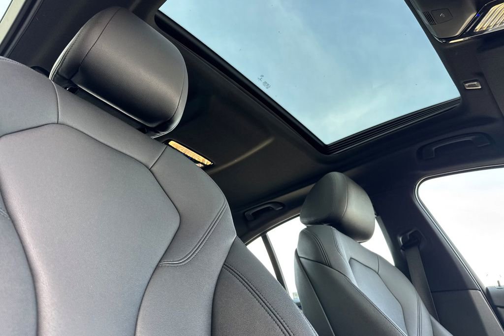 Used 2019 BMW 530e w/ Convenience Package image 19