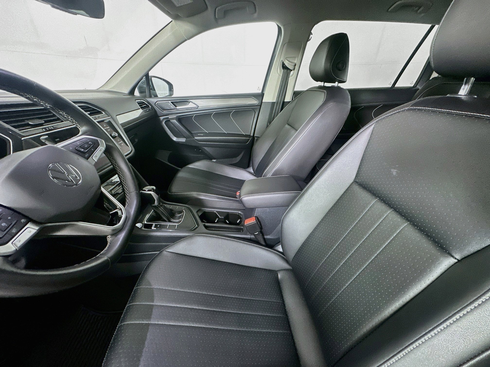 Used 2022 Volkswagen Tiguan SE FWD image 13