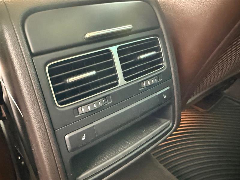 Used 2011 Volkswagen Touareg Executive image 8