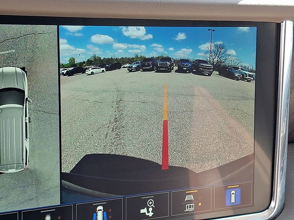 Used 2023 GMC Yukon XL Denali AWD/4WD image 4