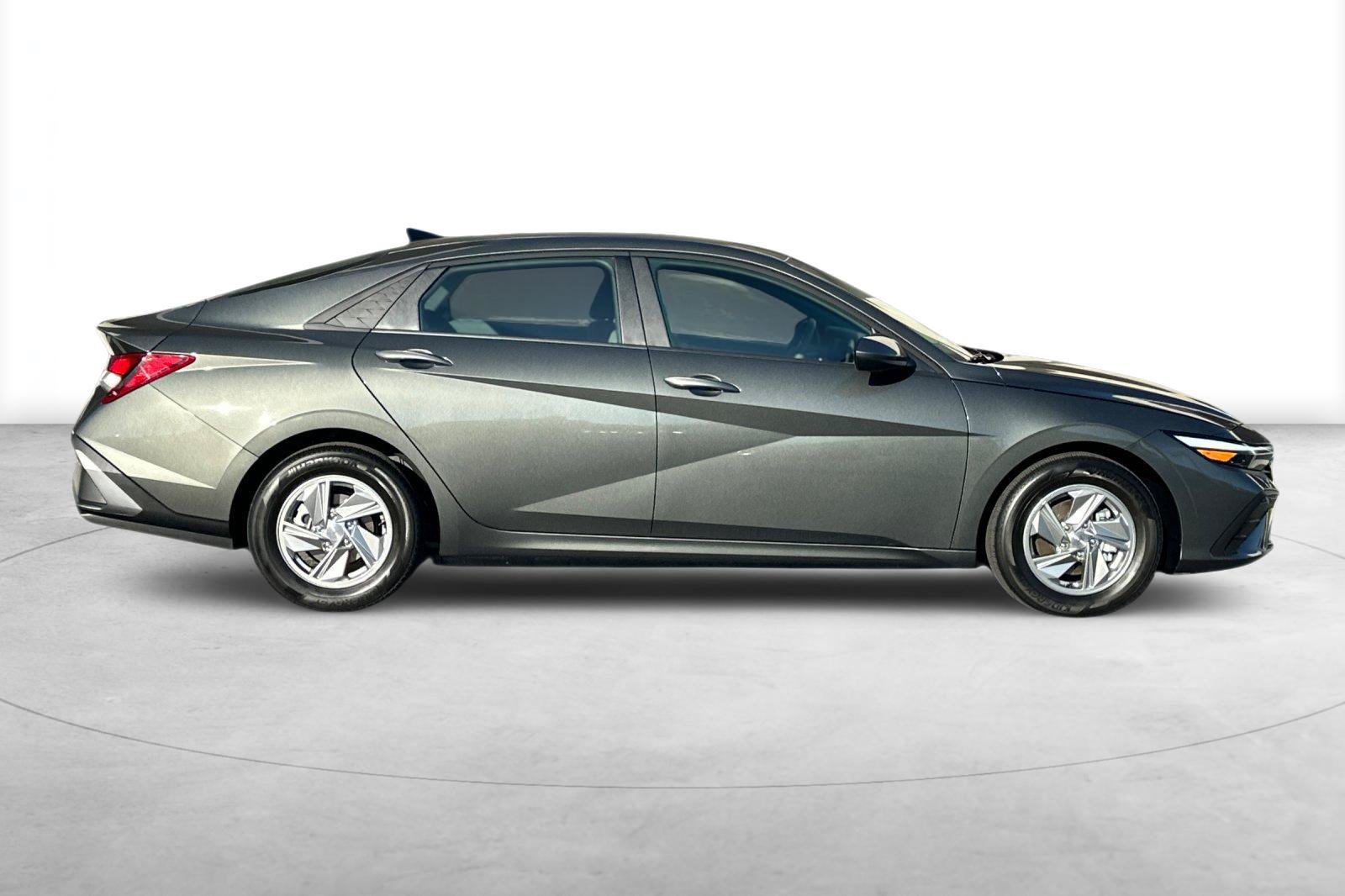 Certified 2026 Hyundai Elantra SE FWD image 9