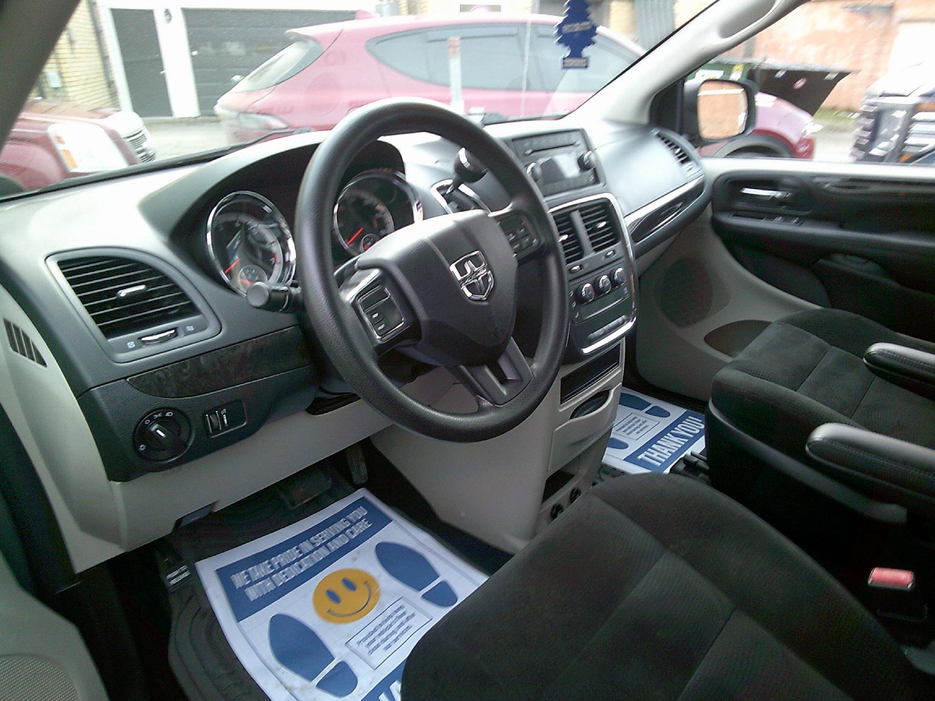 Used 2016 Dodge Grand Caravan American Value Package image 7