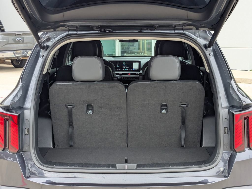 Used 2025 Kia Sorento SX image 30