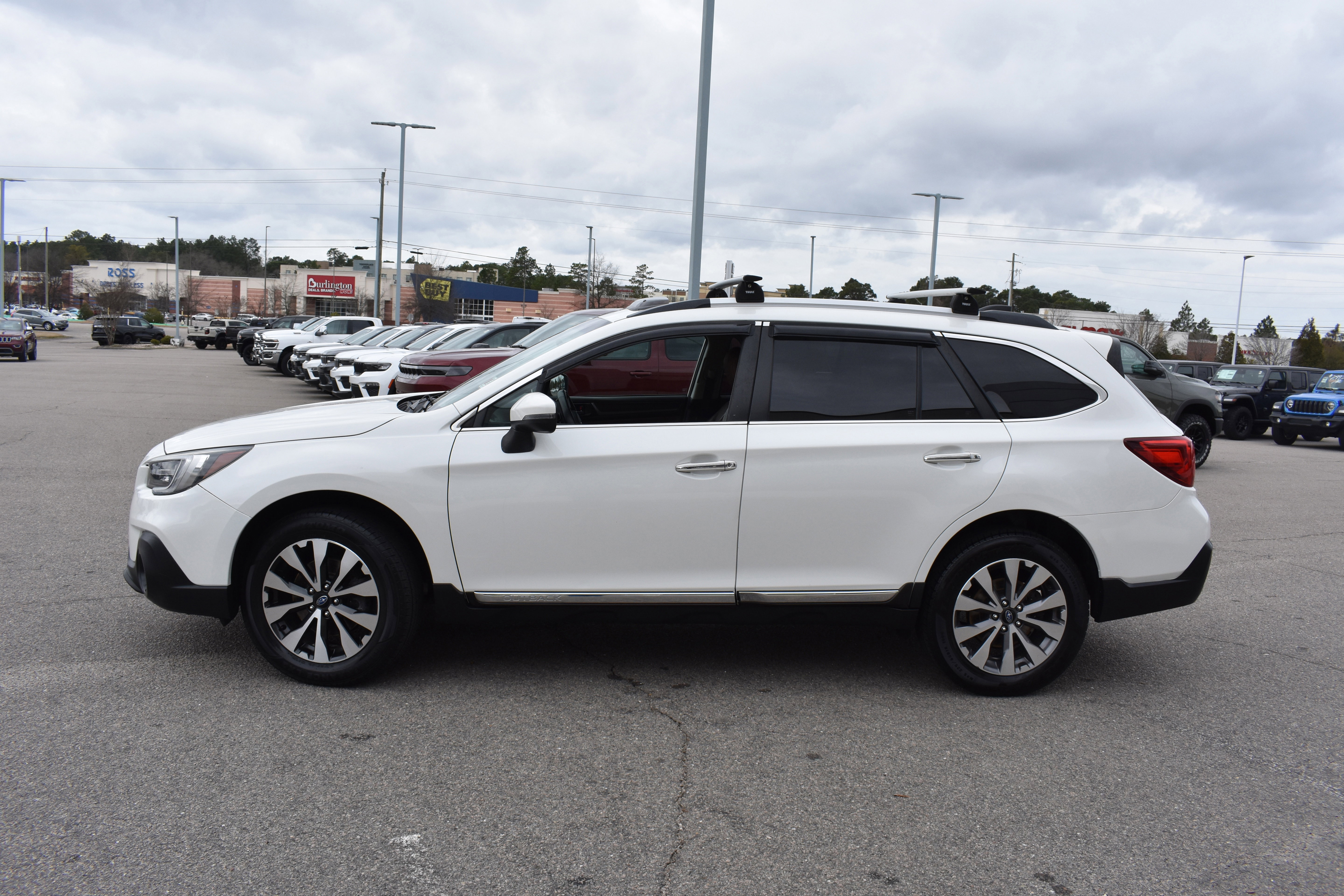 Used 2018 Subaru Outback 2.5i Touring w/ Popular Package #3 image 6