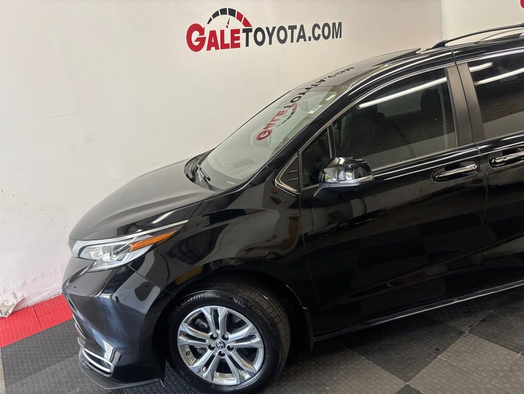 Used 2022 Toyota Sienna Platinum AWD/4WD image 6