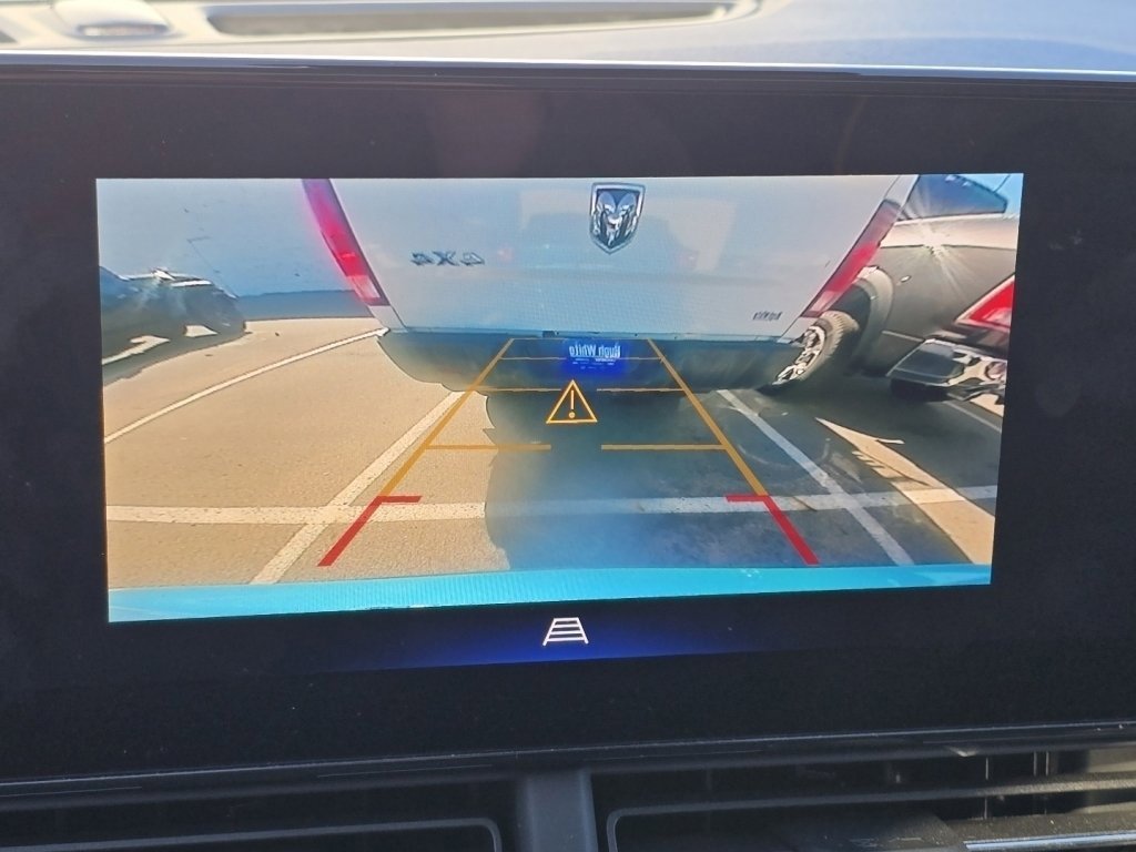 Used 2025 Chevrolet Trax ACTIV w/ Sunroof Package image 6