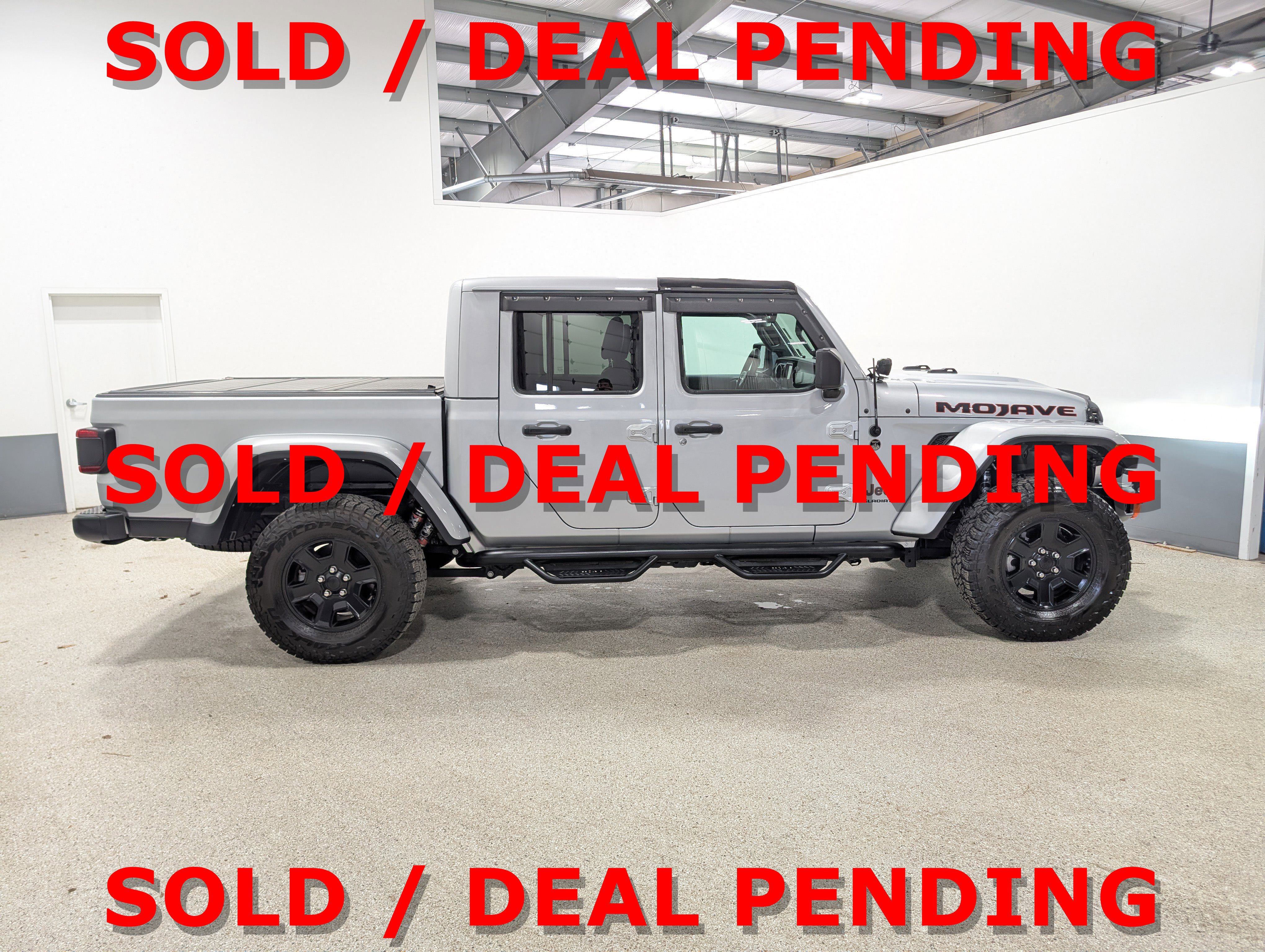 Used 2022 Jeep Gladiator Mojave w/ LED Lighting Group AWD/4WD image 2