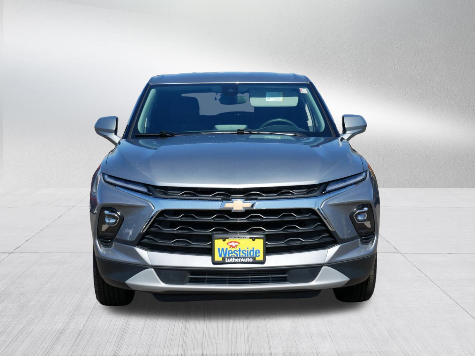 Used 2025 Chevrolet Blazer LT FWD image 2