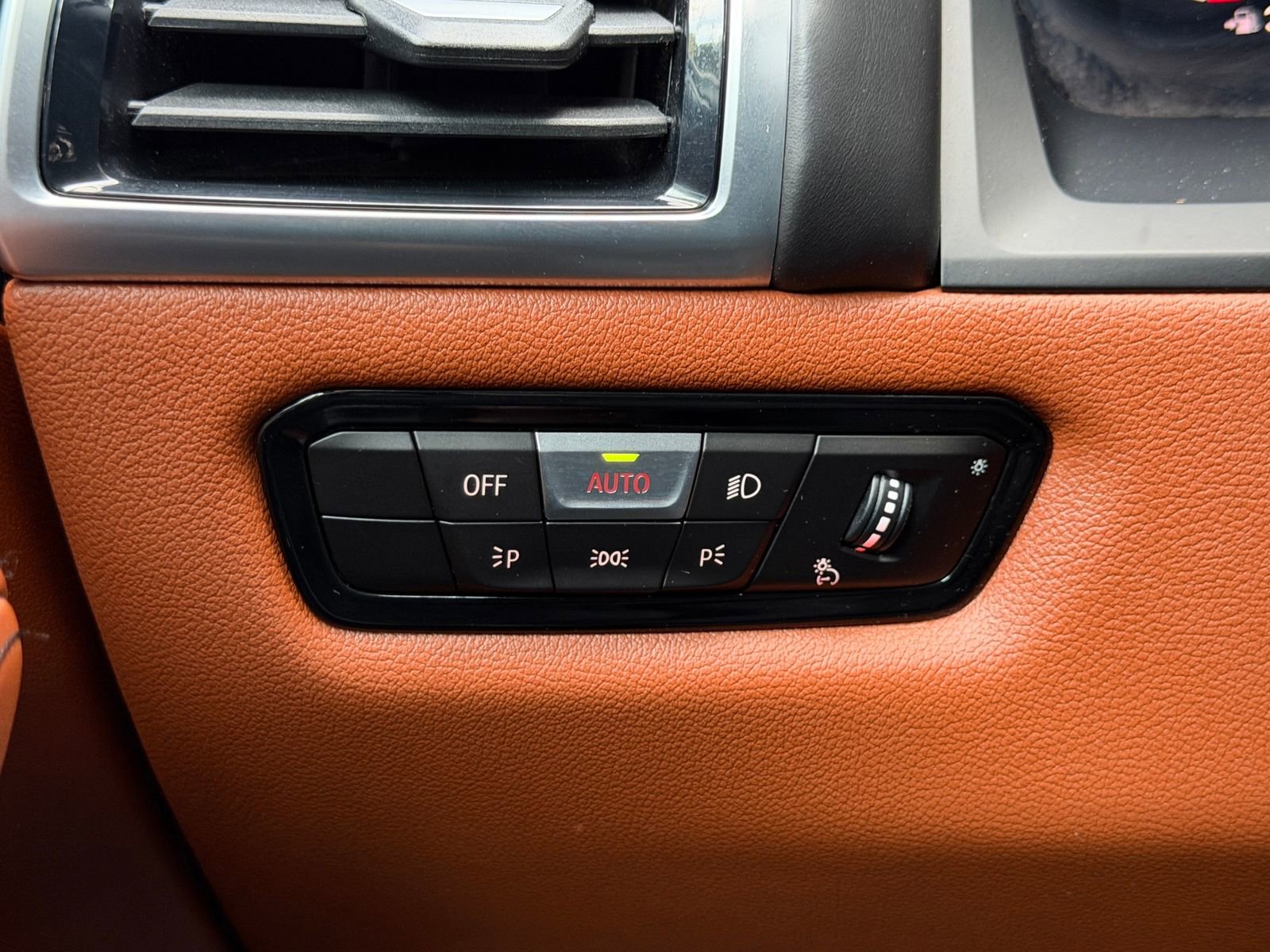 Used 2020 BMW M850i xDrive Coupe w/ Driving Assistance Package 2 image 18