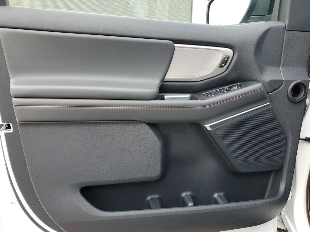 Certified 2025 Ford Expedition Active image 16