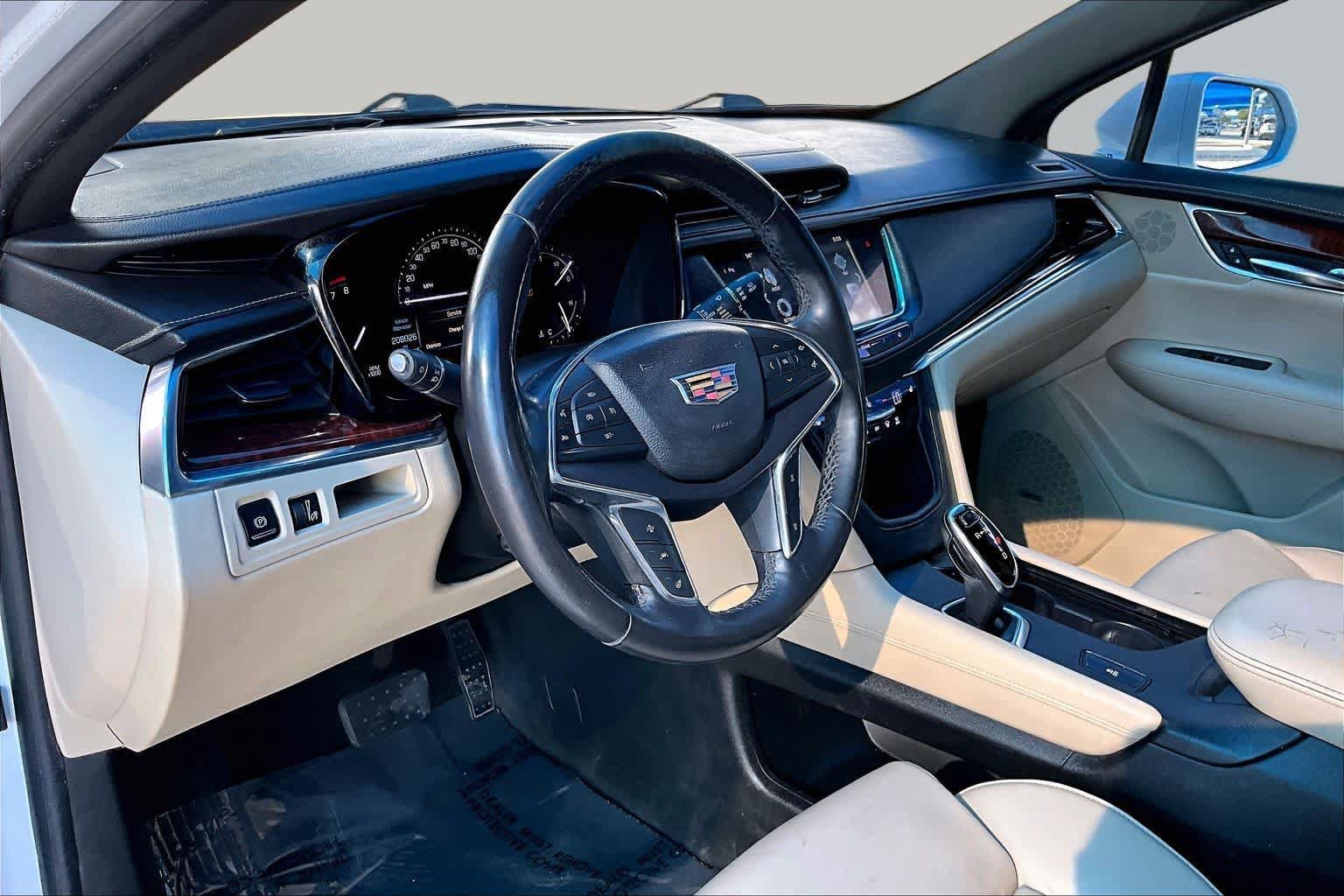 Used 2017 Cadillac XT5 Luxury w/ Driver Awareness Package FWD image 16