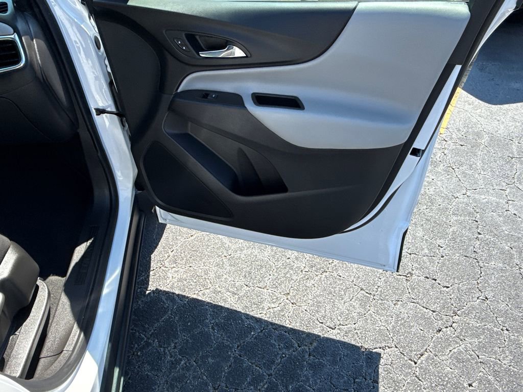 Used 2023 Chevrolet Equinox LS w/ LS Convenience Package image 14