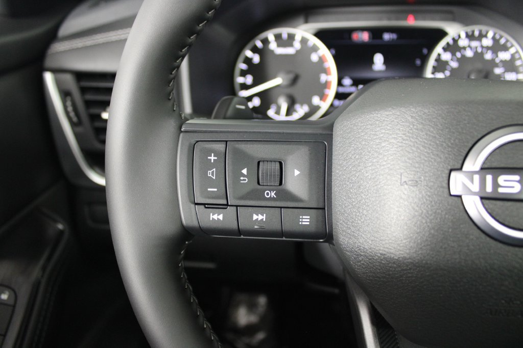 Certified 2026 Nissan Rogue SV FWD image 24