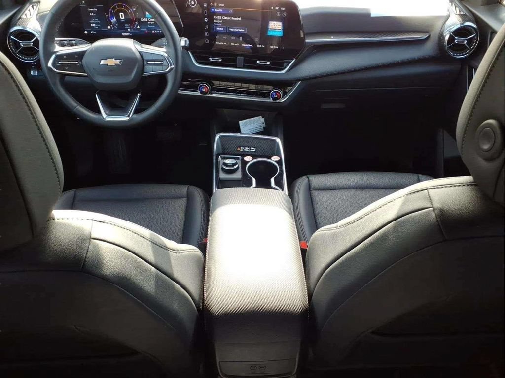 Used 2026 Chevrolet Equinox LT w/ Convenience Package II FWD image 11