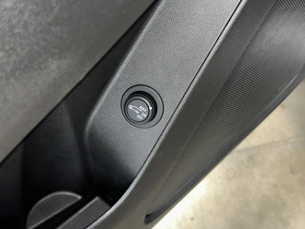 Certified 2022 Chevrolet Equinox RS w/ LPO, Floor Liner Package image 6