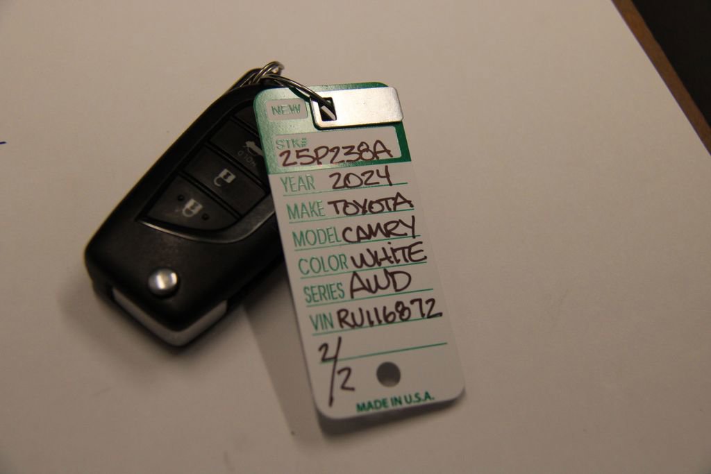 Used 2024 Toyota Camry SE image 32