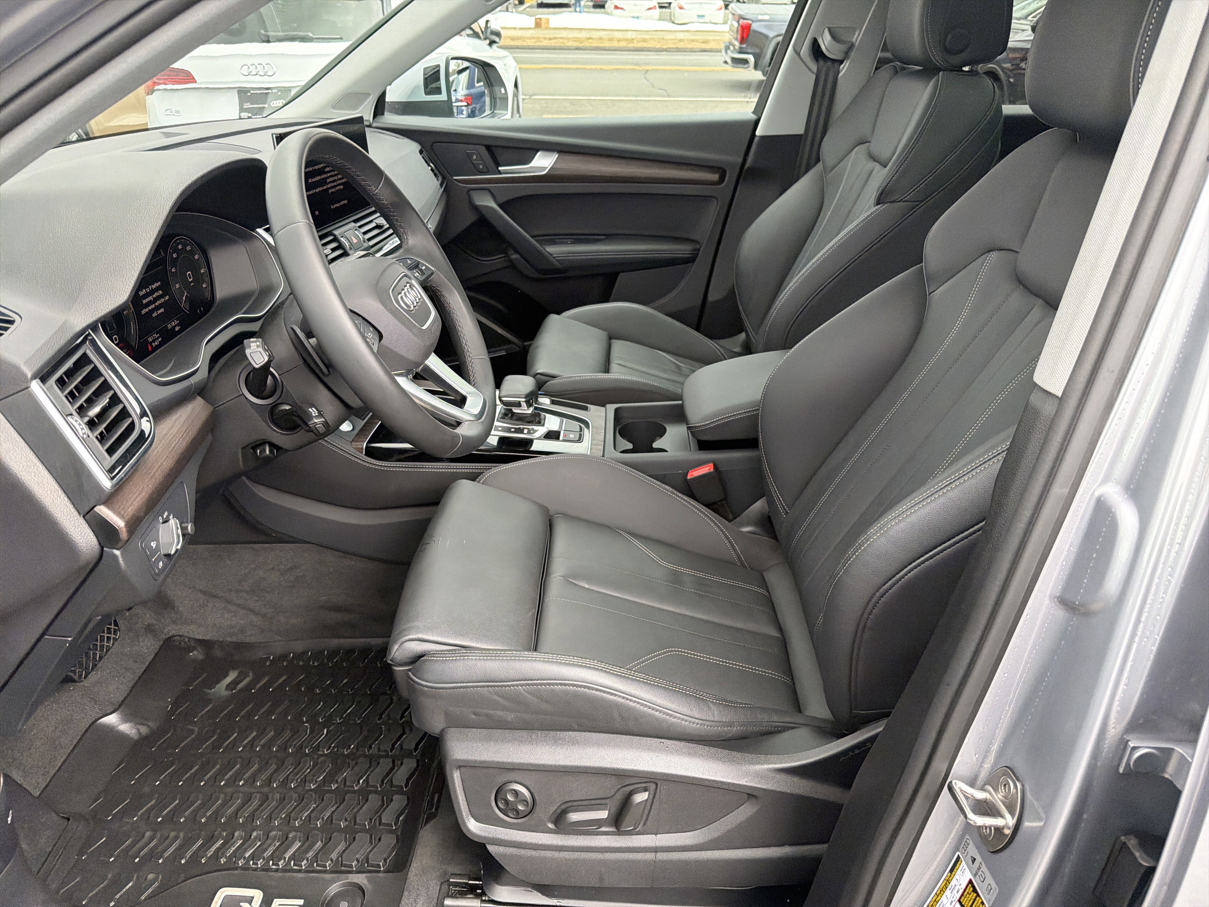 Certified 2024 Audi Q5 e Premium Plus image 6