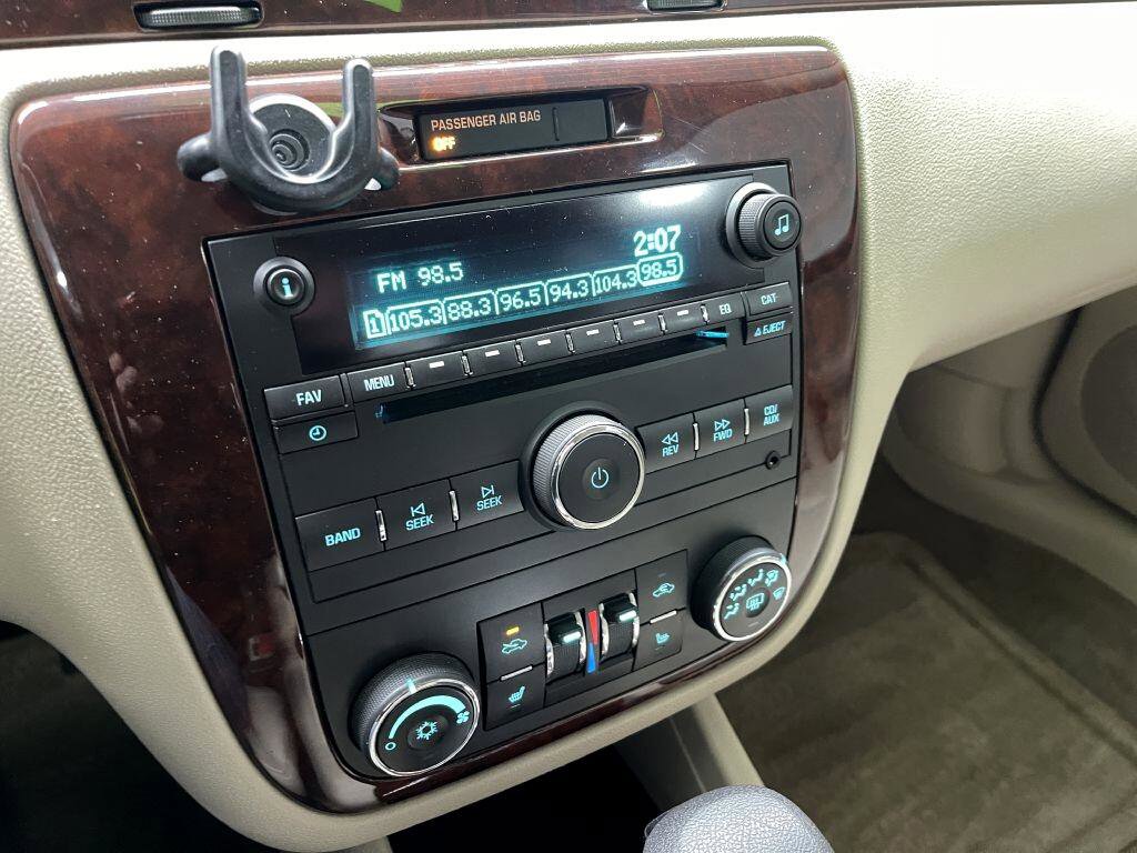 Used 2010 Chevrolet Impala LTZ image 13